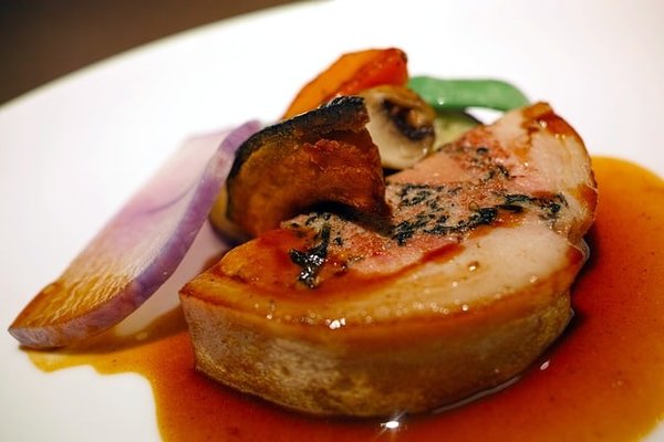 Quels sont les restaurants avec des planchas française proposant une cuisine du monde ?